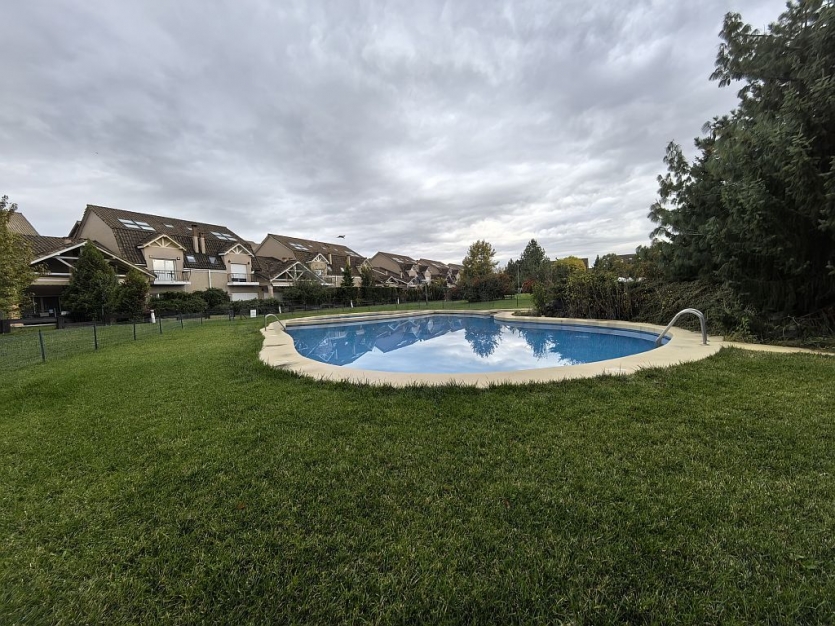 Villa with access to the Pool near the American School Vila cu acces la Piscina langa Scoala Americana