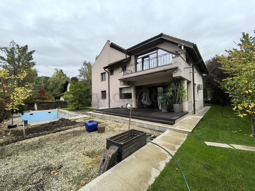 Iancu Nicolae - modern furnished next to the forest Iancu Nicolae - modern mobilata langa padure
