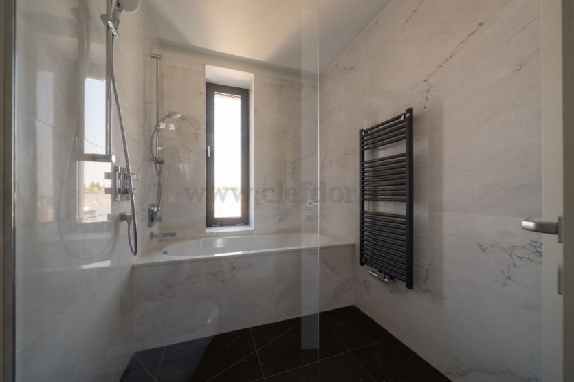 Herastrau One - apartment with 3 bedroom for rent, lake view Herastrau One - apartament cu 4 camere de inchiriat, vedere lac