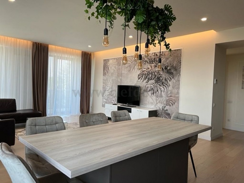 Apartament cu 4 camere in zona Iancu Nicolae - British School Apartament cu 4 camere in zona Iancu Nicolae - British School