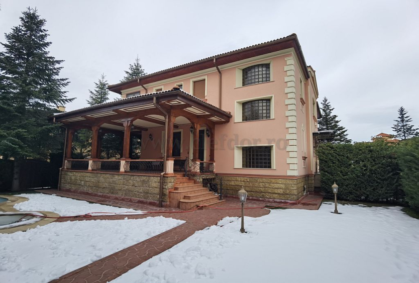 Villa with Swimming Pool on Iancu Nicolae Vila cu Piscina in zona Iancu Nicolae