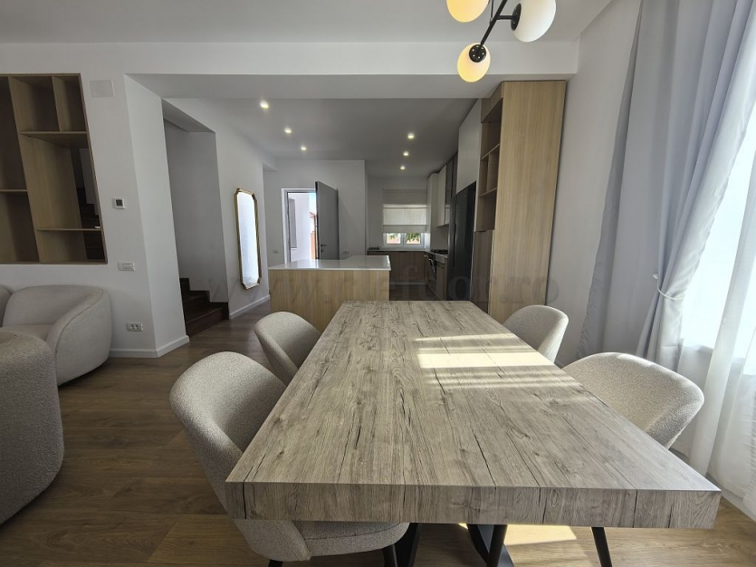 Villa for rent in Pipera area American Village- Vilă cu 5 camere  în zona Pipera