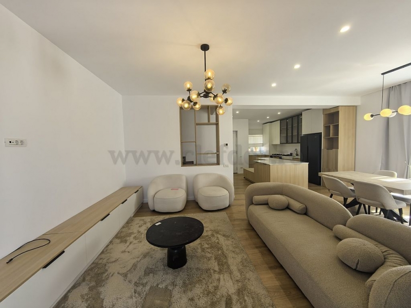 Villa for rent in Pipera area American Village- Vilă cu 5 camere  în zona Pipera