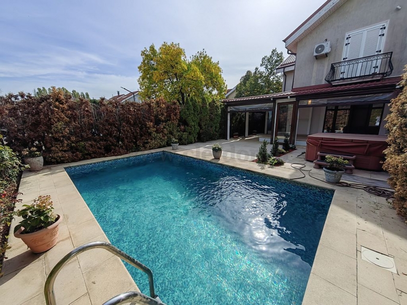 Iancu Nicolae - Baneasa Residential Park - Villa with Pool near British School Iancu Nicolae - Baneasa Residential Park - Vila cu Piscina langa British School