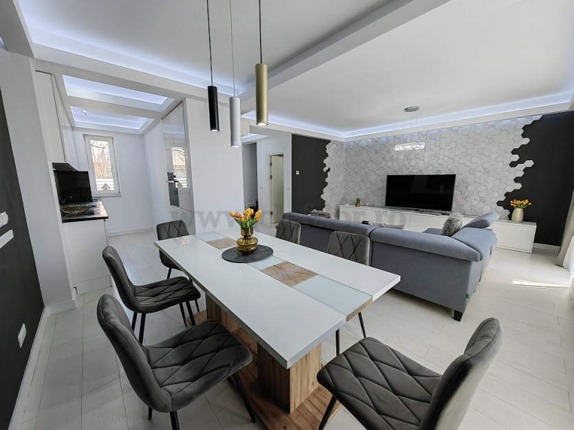 Luxury Villa with Swimming Pool Acces Vila de Lux cu acces la piscina