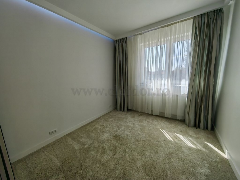 Luxury Villa with Swimming Pool Acces Vila de Lux cu acces la piscina
