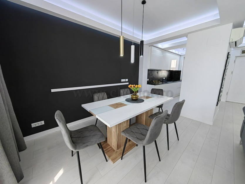 Luxury Villa with Swimming Pool Acces Vila de Lux cu acces la piscina