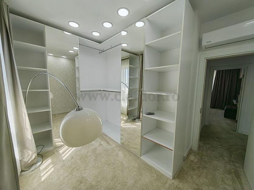 Luxury Villa with Swimming Pool Acces Vila de Lux cu acces la piscina