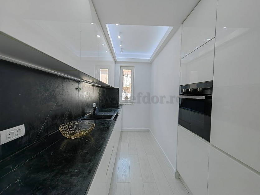 Luxury Villa with Swimming Pool Acces Vila de Lux cu acces la piscina