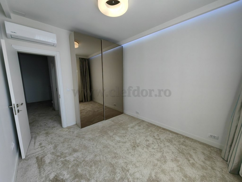 Luxury Villa with Swimming Pool Acces Vila de Lux cu acces la piscina