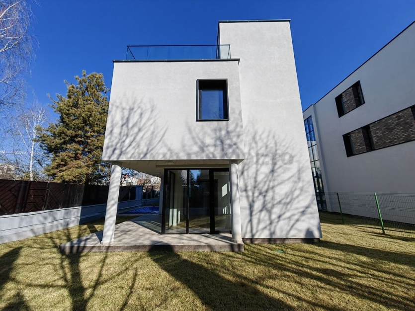 Villa with Pool Near American School Vila cu piscina in apropiere de Scoala Americana