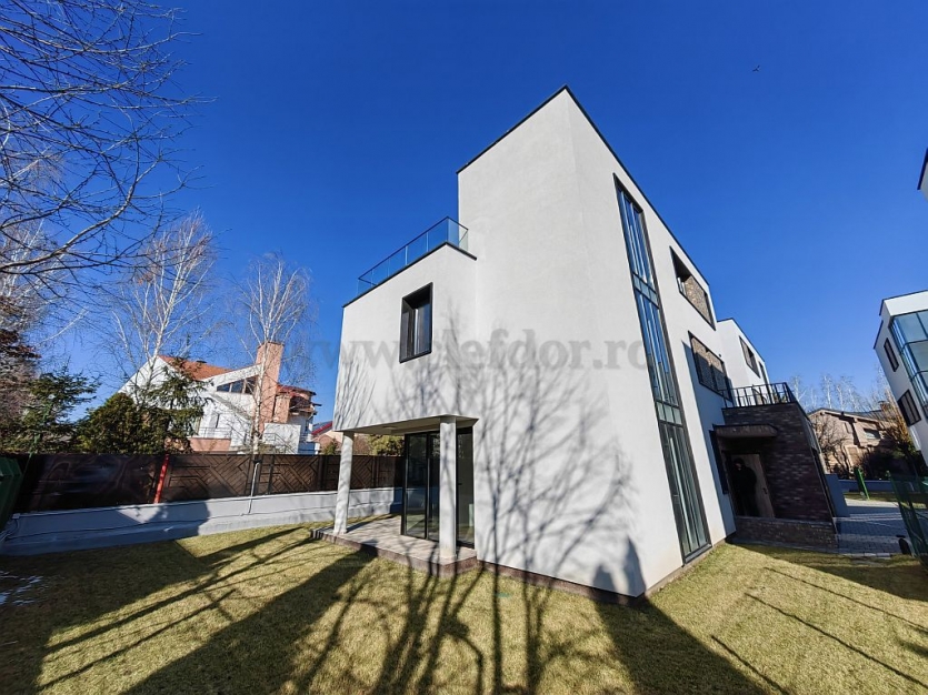 Villa with Pool Near American School Vila cu piscina in apropiere de Scoala Americana
