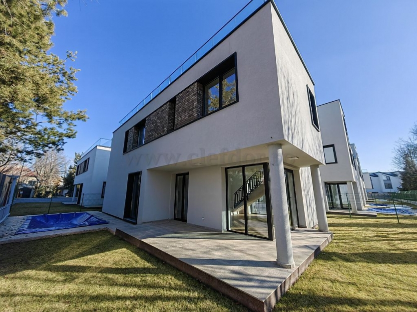 Villa with Pool Near American School Vila cu piscina in apropiere de Scoala Americana