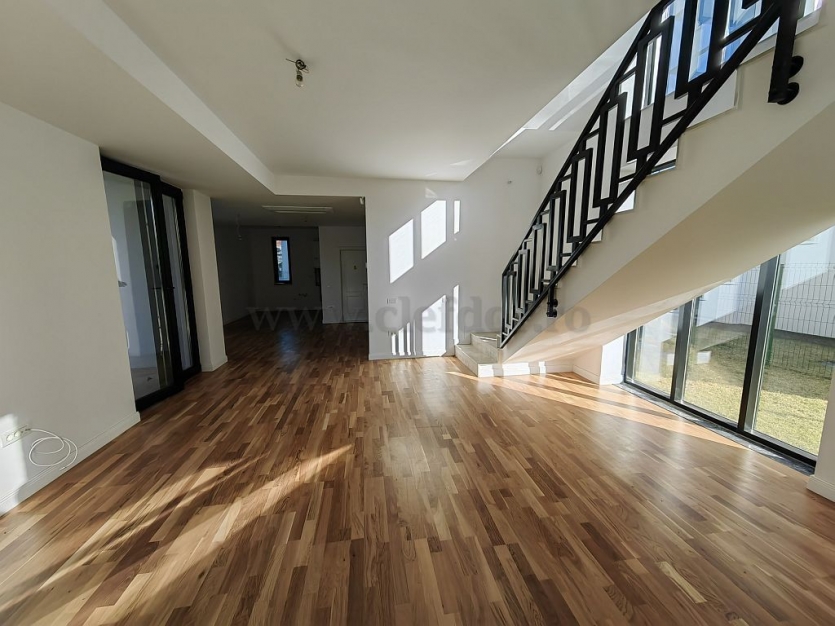 Villa with Pool Near American School Vila cu piscina in apropiere de Scoala Americana