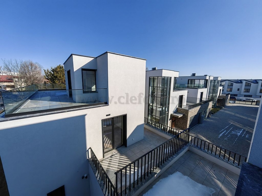 Villa with Pool Near American School Vila cu piscina in apropiere de Scoala Americana