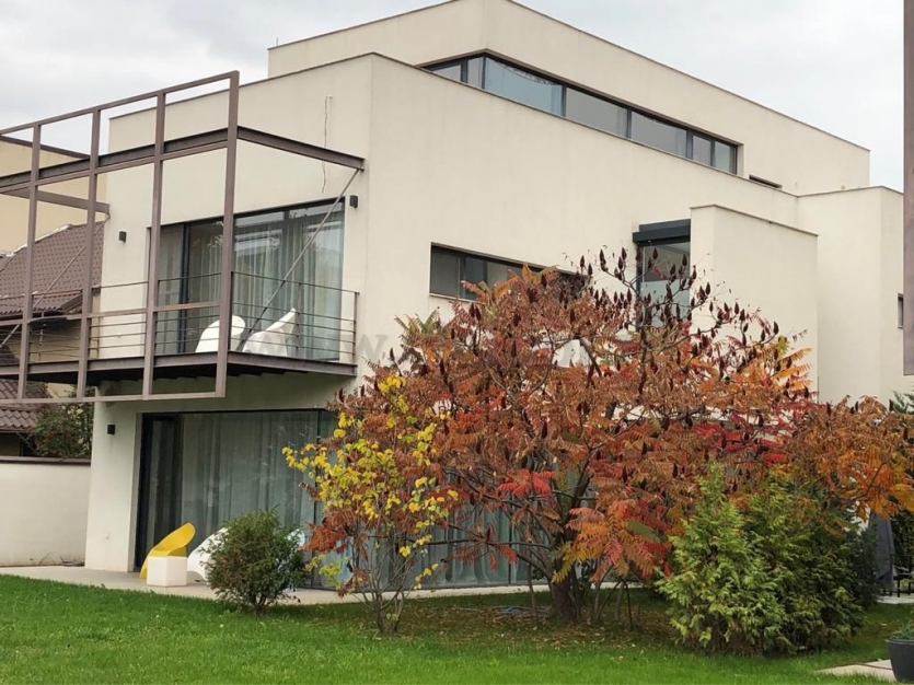 Iancu Nicolae - modern individual villa near Cambridge School Iancu Nicolae - vila individuala moderna in apropiere de Cambridge School