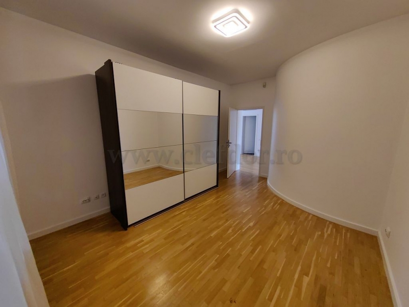 Vilă cu piscina langa British School Vilă cu piscina langa British School