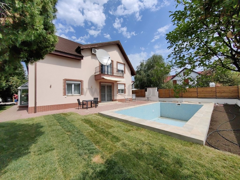 Vilă cu piscina langa British School Vilă cu piscina langa British School