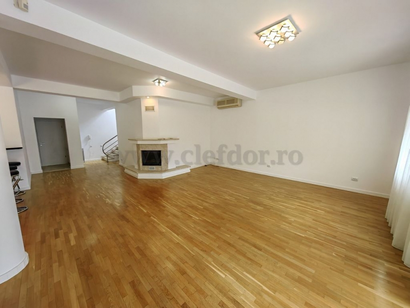 Vilă cu piscina langa British School Vilă cu piscina langa British School