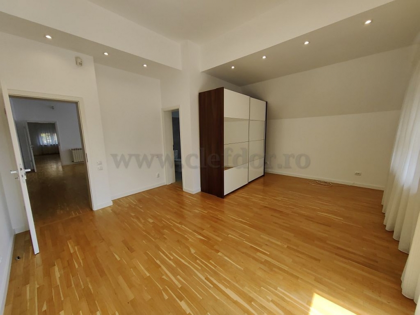 Vilă cu piscina langa British School Vilă cu piscina langa British School