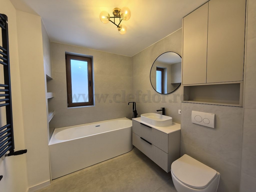 RENOVATED villa in residential complex with access to the pool Vila RENOVATA in complex rezidential cu acces la piscina