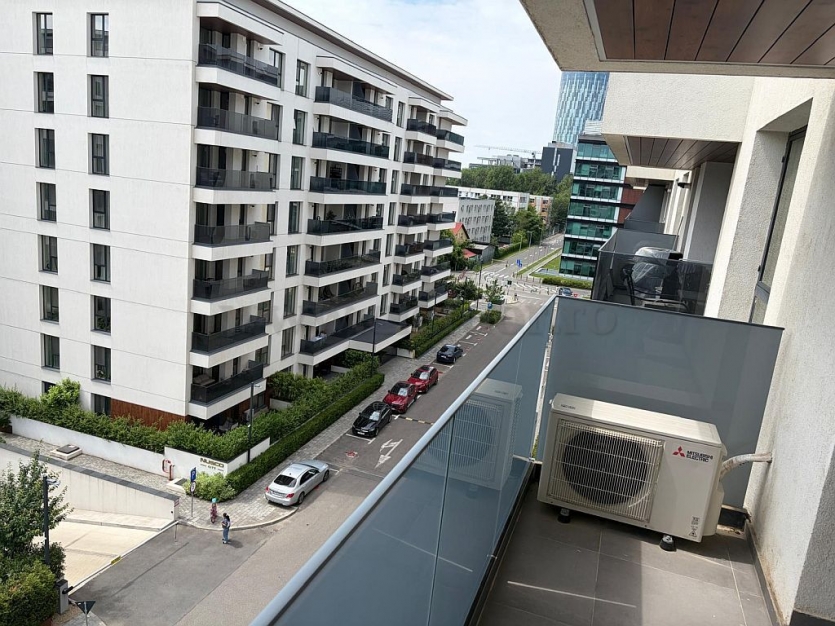 Apartament cu 4 camere în apropiere de Mall Promenada Apartament cu 4 camere în apropiere de Mall Promenada