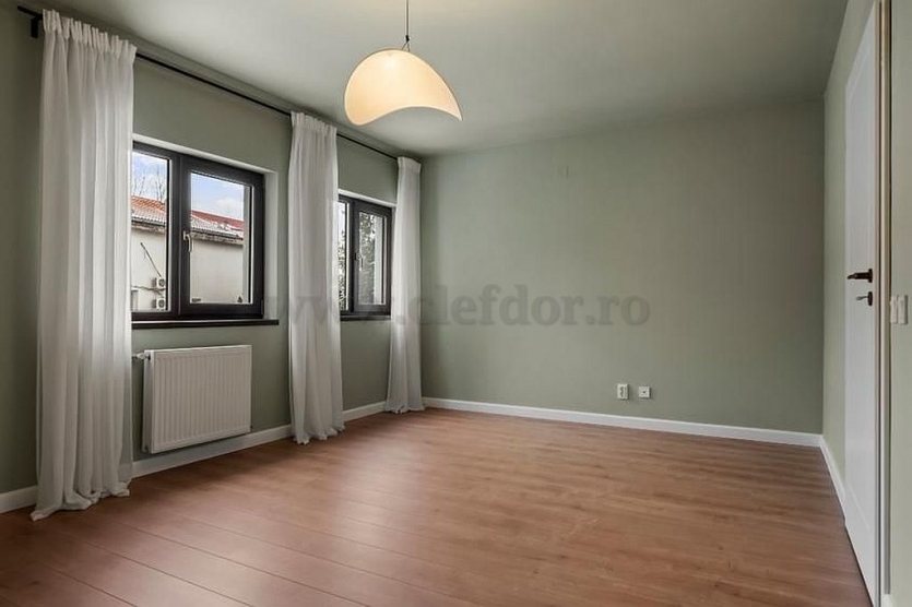 Villa for sale in OMV Pipera area Vilă de vanzare în zona OMV Pipera