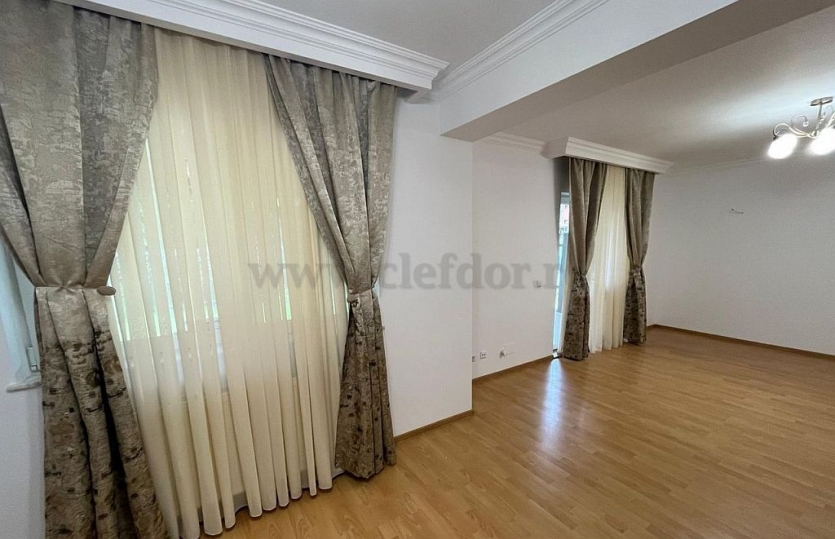 RENOVATED villa in Pipera area Vilă RENOVATA  în zona Pipera