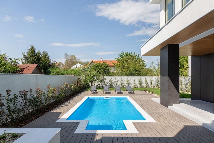 LUXURY VILLA with SWIMMING POOL near Iancu Nicolae VILA cu PISCINA!! in apropiere de  Iancu Nicolae
