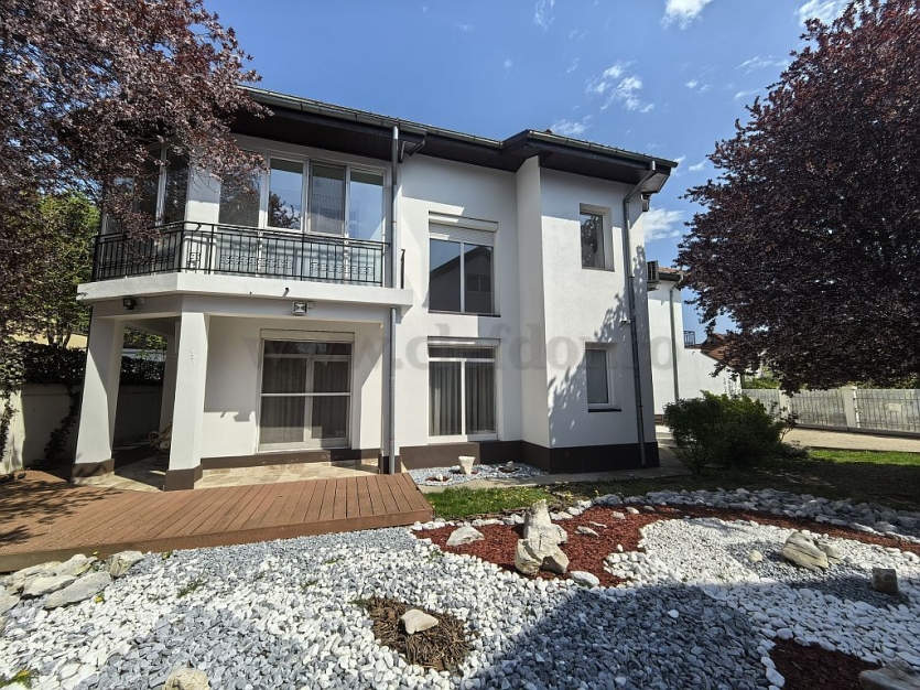 Individual Villa for rent near British School Vilă INDIVIDUALA în apropiere de British School