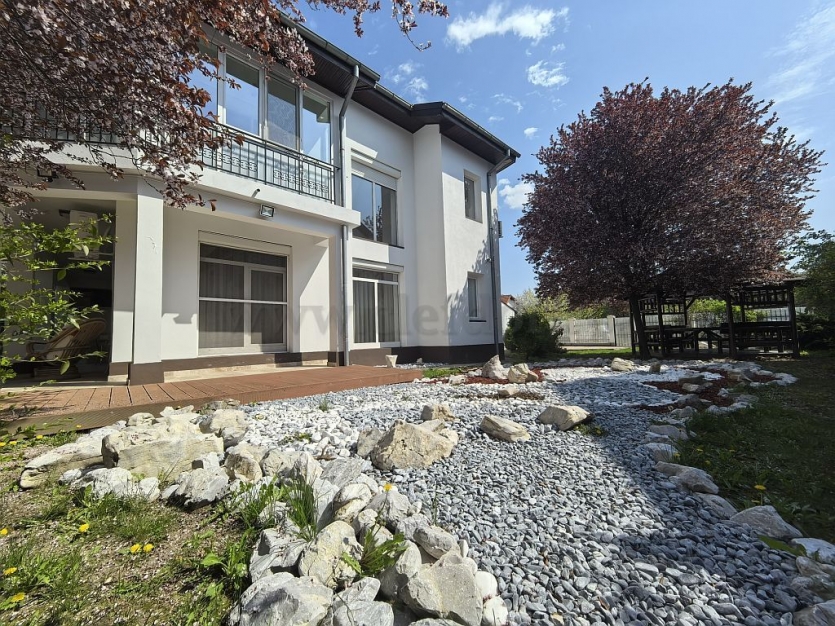 Individual Villa for rent near British School Vilă INDIVIDUALA în apropiere de British School