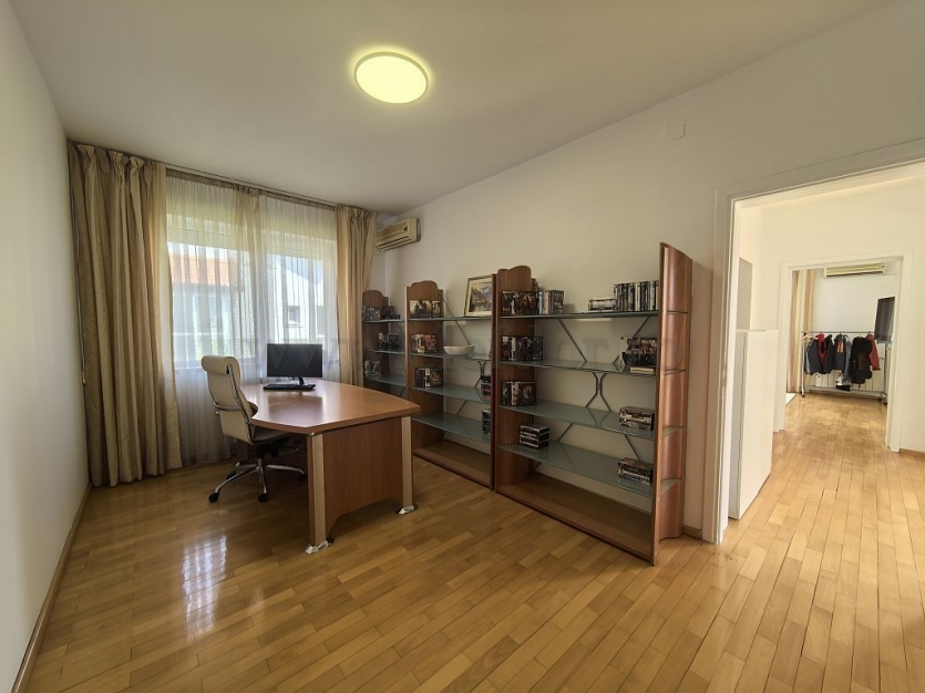 Individual Villa for rent near British School Vilă INDIVIDUALA în apropiere de British School