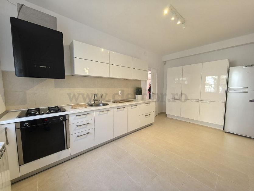 Individual Villa for rent near British School Vilă INDIVIDUALA în apropiere de British School