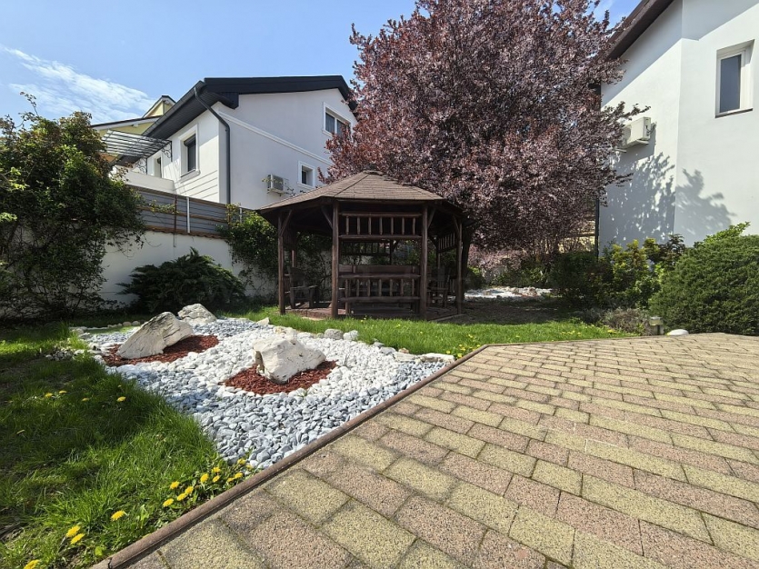 Individual Villa for rent near British School Vilă INDIVIDUALA în apropiere de British School