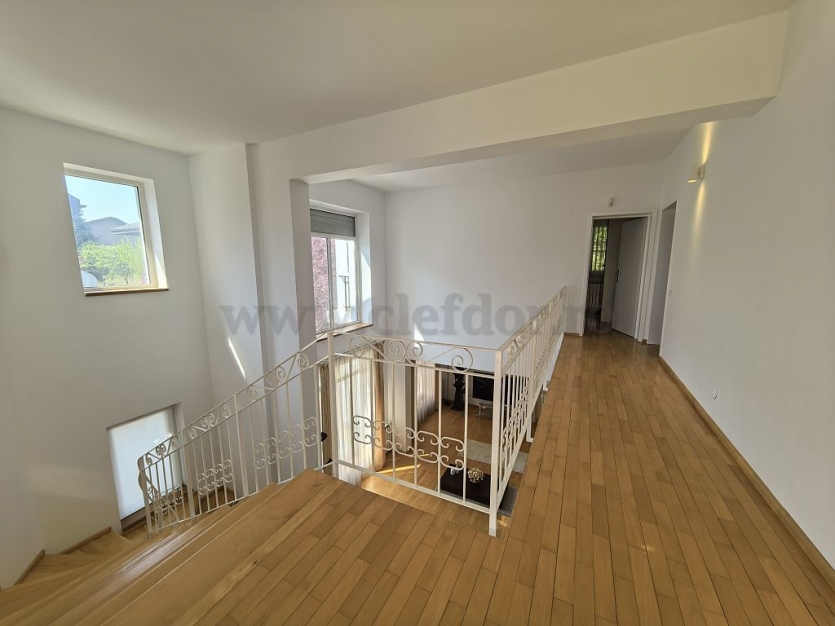 Individual Villa for rent near British School Vilă INDIVIDUALA în apropiere de British School