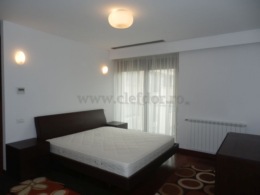 Apartament cu 3 camere de închiriat în zona Primaverii Apartament cu 3 camere de închiriat în zona Primaverii