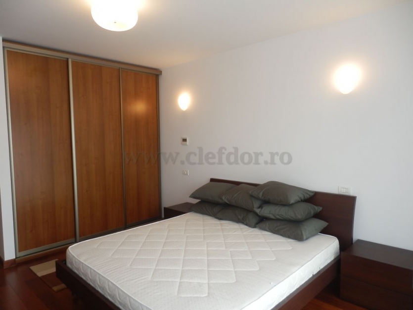 Apartament cu 3 camere de închiriat în zona Primaverii Apartament cu 3 camere de închiriat în zona Primaverii