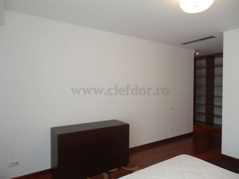 Apartament cu 3 camere de închiriat în zona Primaverii Apartament cu 3 camere de închiriat în zona Primaverii