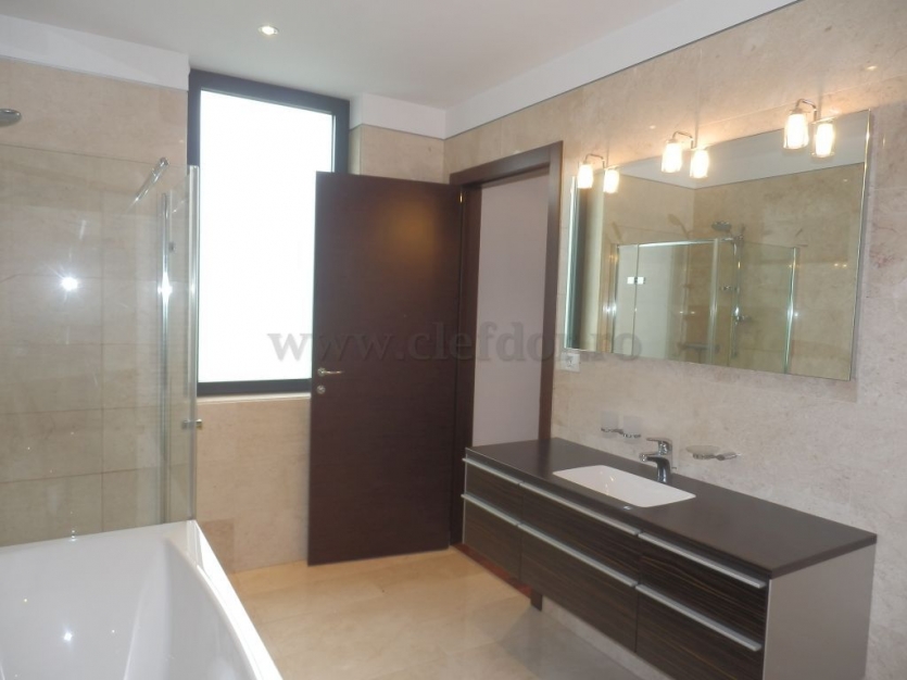 Apartament cu 3 camere de închiriat în zona Primaverii Apartament cu 3 camere de închiriat în zona Primaverii