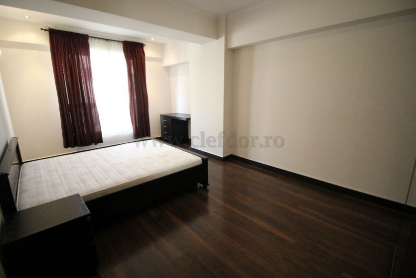 Apartament cu 4 camere de închiriat în zona Soseaua Nordului Apartament cu 4 camere de închiriat în zona Soseaua Nordului