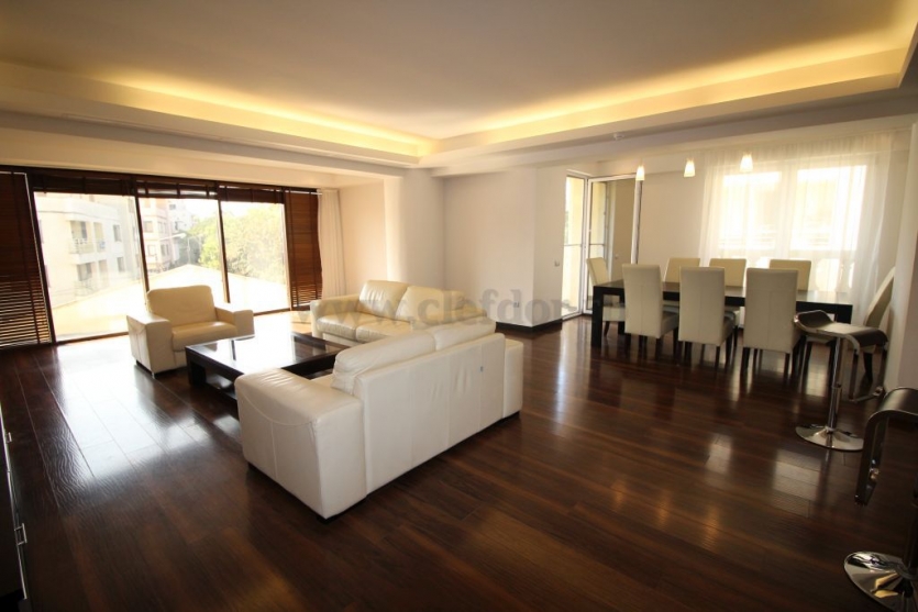 Apartament cu 4 camere de închiriat în zona Soseaua Nordului Apartament cu 4 camere de închiriat în zona Soseaua Nordului