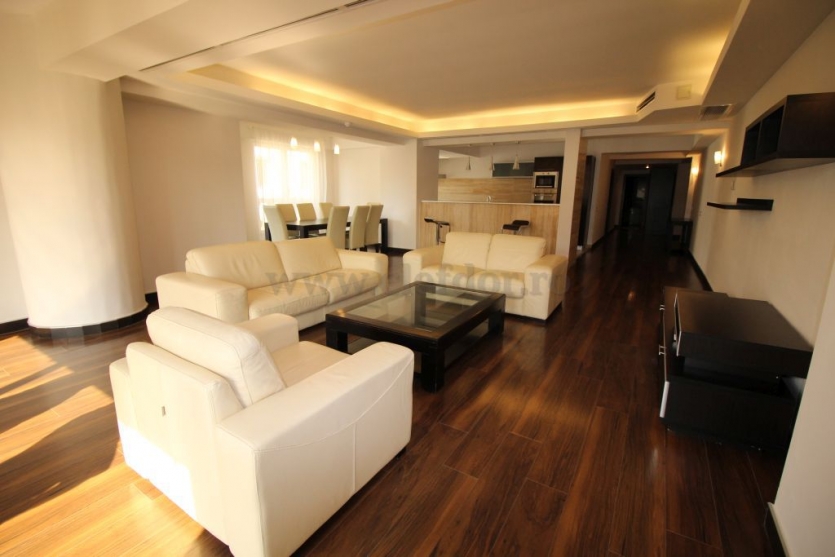 Apartament cu 4 camere de închiriat în zona Soseaua Nordului Apartament cu 4 camere de închiriat în zona Soseaua Nordului