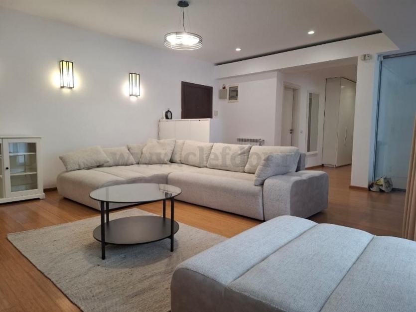 Apartament cu 4 camere de închiriat în zona Pipera Apartament cu 4 camere de închiriat în zona Pipera