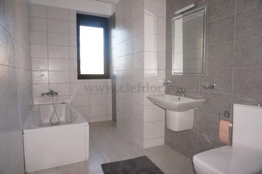 Apartament cu 3 camere de închiriat în zona Soseaua Nordului Apartament cu 3 camere de închiriat în zona Soseaua Nordului