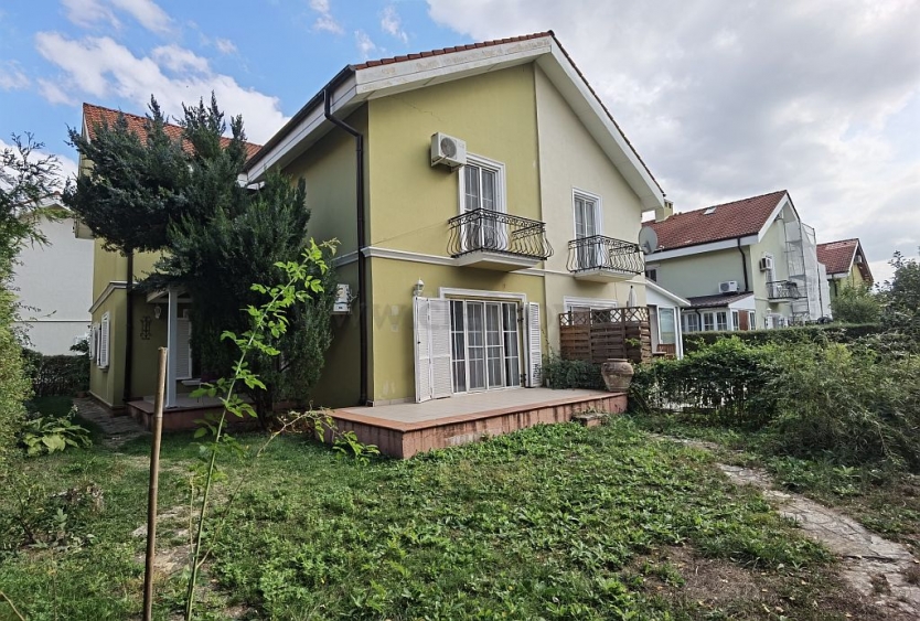 Vila de Inchiriat langa British School Vila de Inchiriat langa British School