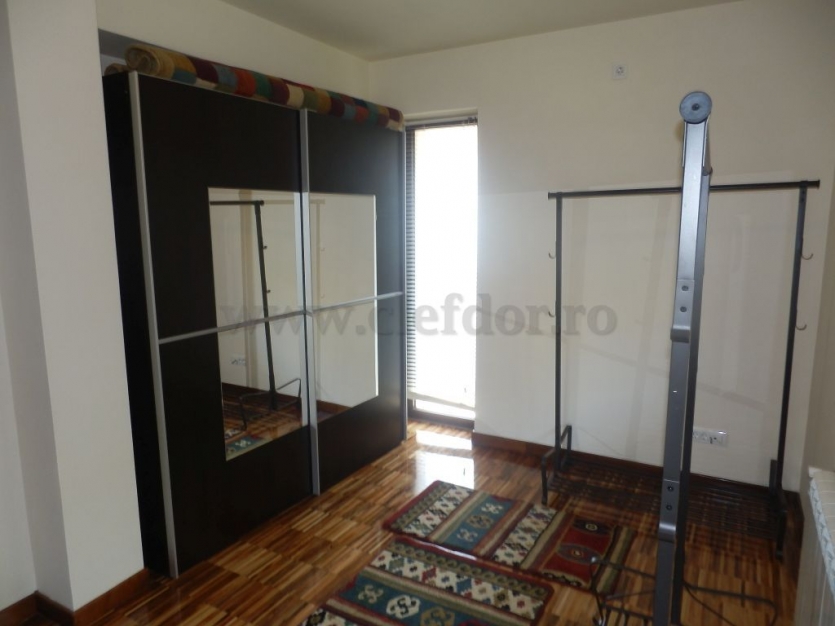 Vilă cu 6 camere in zona Iancu Nicolae Vilă cu 6 camere in zona Iancu Nicolae