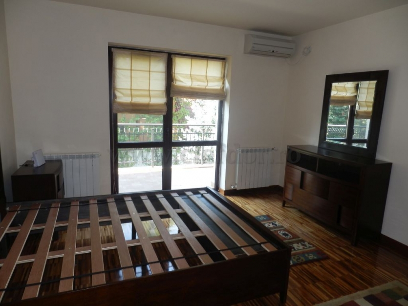 Vilă cu 6 camere in zona Iancu Nicolae Vilă cu 6 camere in zona Iancu Nicolae