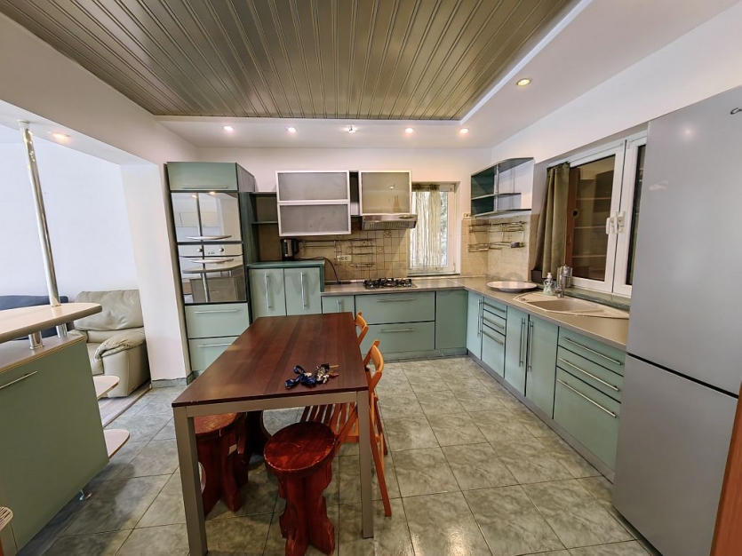 Villa for rent, Iancu Nicolae area Vilă cu 4 camere de închiriat în zona Iancu Nicolae