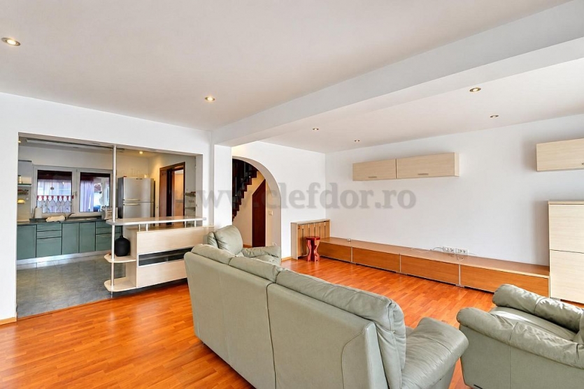 Villa for rent, Iancu Nicolae area Vilă cu 4 camere de închiriat în zona Iancu Nicolae