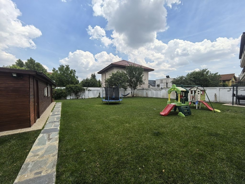 Villa for sale near the forest Vilă cu 8 camere de vânzare în zona Baneasa